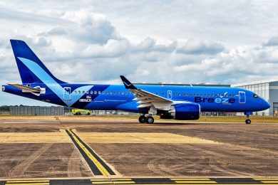 Breeze apresenta seu primeiro Airbus A220-300