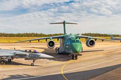 FAB corta investimento no KC-390 e eleva gastos com o caça Gripen em 2023