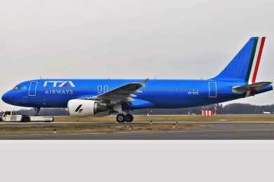 ITA, a italiana, apresenta primeira aeronave com sua nova pintura