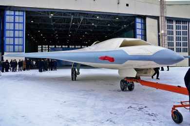 Drone S-70 Okhotnik é aperfeiçoado em novo protótipo