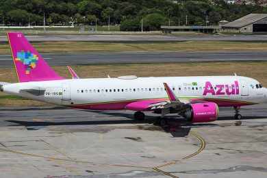 LATAM, Azul e Gol são autorizadas pela ANAC a voar com menos comissários em seus aviões