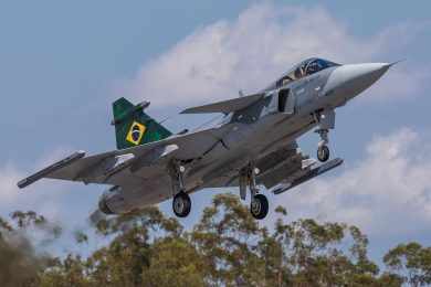 Em meio à restrições orçamentárias, FAB quer comprar mais 30 caças Gripen