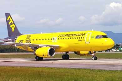 Itapemirim traslada três A320 para São José dos Campos