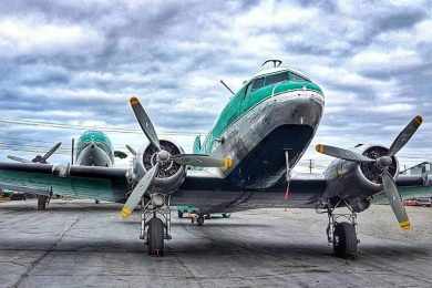 Famosa por operar aeronaves antigas, Buffalo Airways compra seu primeiro avião a jato