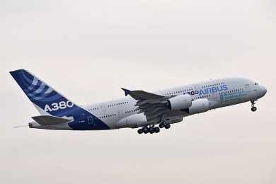 O A380 número de série 001 voou novamente após três anos