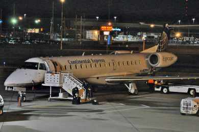 Empresa certifica escada retrátil para jatos ERJ da Embraer