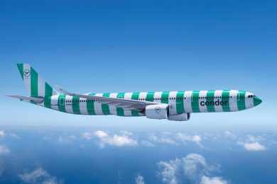 Em clima de férias, Condor mostra avião com visual inspirado em toalhas de praia