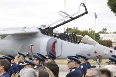 Força Aérea Argentina recebe segundo jato IA-63 Pampa III atualizado