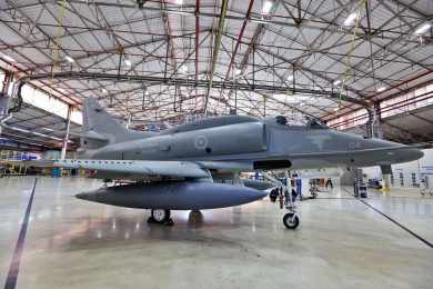 Embraer entrega último caça AF-1 modernizado à Marinha do Brasil