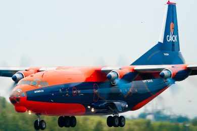 An-12, o turboélice militar soviético que virou celebridade nos aeroportos