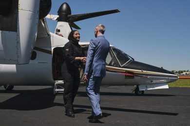 Princesa de Dubai é a primeira mulher a pilotar o tiltrotor AW609