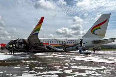 A319 da Tibet Airlines aborta decolagem e pega fogo na China
