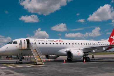 Qantas vai colocar seus Embraer E190 em voos internacionais para Cingapura
