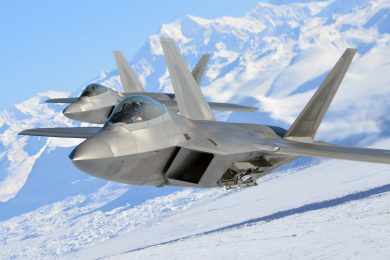 Força Aérea dos EUA está deslocando 12 caças F-22 Raptor para a Polônia