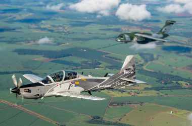 Super Tucano e o KC-30 (Embraer)