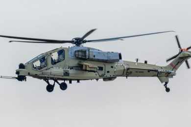 Novo helicóptero de ataque AW249 realiza voo inaugural sem alarde