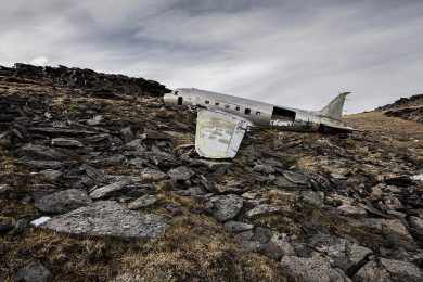 Fotógrafo corre o mundo atrás de aviões abandonados