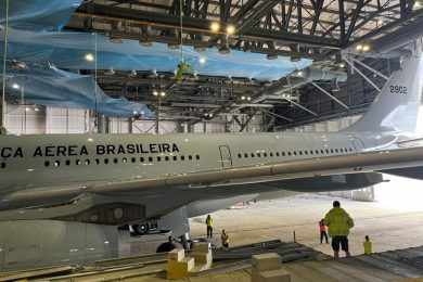 Segundo A330-200 da FAB já conta com pintura militar