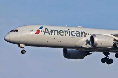 Boeing 787 da American Airlines perde uma porta em incidente no aeroporto de Dublin