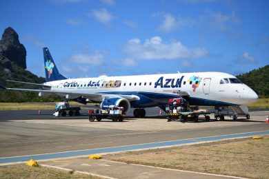 Jato E195 da Azul em Fernando de Noronha