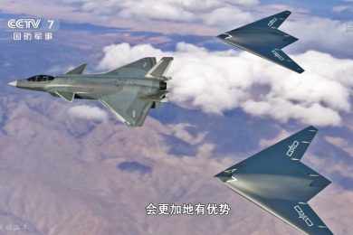 China mostra caça J-20 de dois lugares controlando três drones furtivos GJ-11