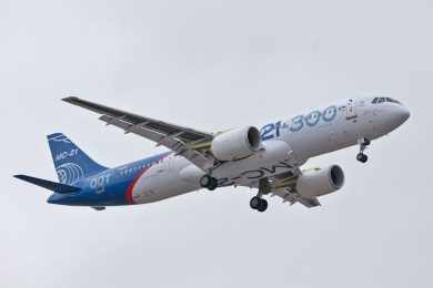 Primeiro protótipo do jato MC-21 voa com motores russos PD-14