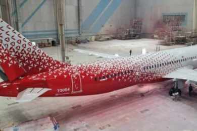 Jato russo MC-21 aparece com pintura do primeiro cliente