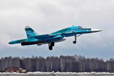 Rússia recebe novo Sukhoi Su-34 após perder ao menos 17 aviões durante a invasão à Ucrânia