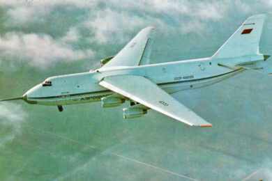 Cargueiro Antonov An-124 vira um ‘quarentão’