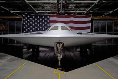 Primeiro voo do bombardeiro B-21 Raider atrasa, mas ainda é esperado para 2023