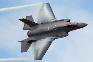 Romênia é mais um país que selecionou o caça F-35 Lightning II