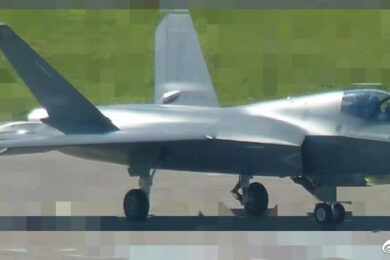 “Clone” do F-35: flagras mostram mais detalhes do novo caça chinês J-35