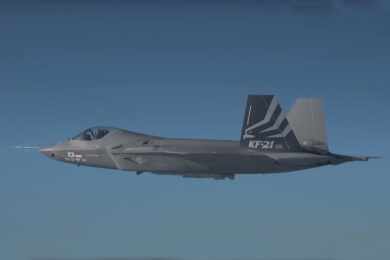 Novo caça sul-coreano KF-21 rompe barreira do som pela primeira vez