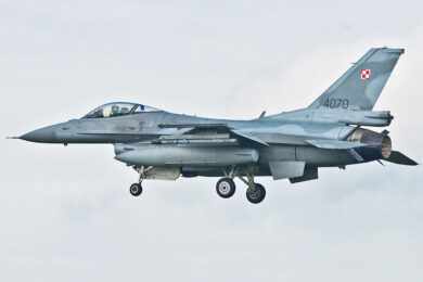 EUA rejeitam enviar caças F-16 à Ucrânia, a despeito de ofertas europeias