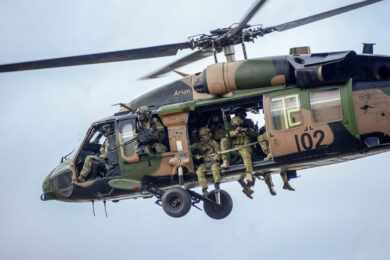 Austrália confirma compra de 40 helicópteros Black Hawk