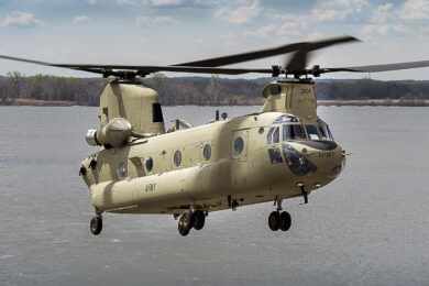 Governo dos EUA dá aval para venda de seis helicópteros CH-47F Chinook aos Emirados Árabes Unidos