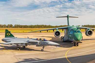 Caça Gripen e o KC-390 na FAB