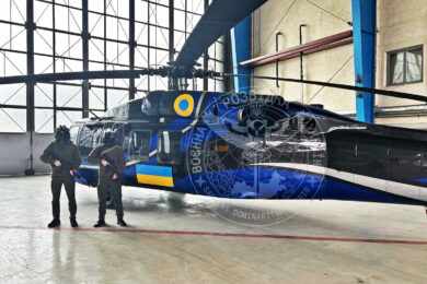 Ucrânia recebe helicóptero Sikorsky UH-60A Black Hawk