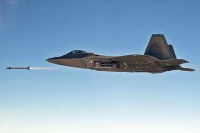 F-22 Raptor derrubou balão de vigilância chinês que atravessou os EUA