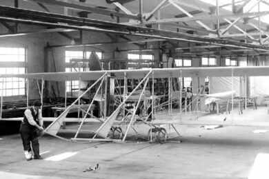 Primeira fábrica de aviões dos EUA, prédio histórico dos irmãos Wright pega fogo