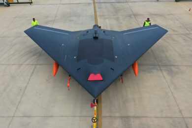 Novo drone militar em forma de asa é revelado na Turquia