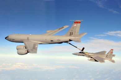 Antes tarde do que nunca: USAF quer equipar antigos KC-135 com winglets