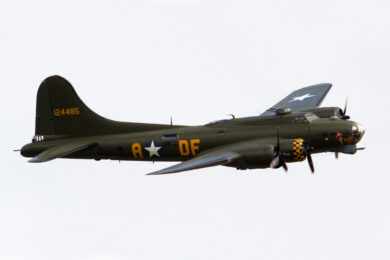 Fortalezas voadoras no chão: FAA aterra antigos bombardeiros B-17
