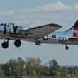 B-17 Yankee Lady em pleno voo; avião foi produzido pela Boeing no fim da Segunda Guerra Mundial, mas nunca entrou em combate