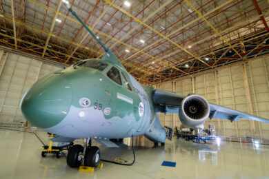 Embraer apresenta o sexto KC-390 da Força Aérea Brasileira