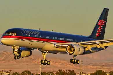 Boeing 757 de Donald Trump voa para NY para audiência polêmica na Justiça