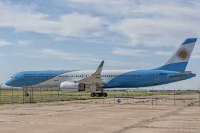 Ainda sem caças supersônicos, Argentina recebe novo avião presidencial