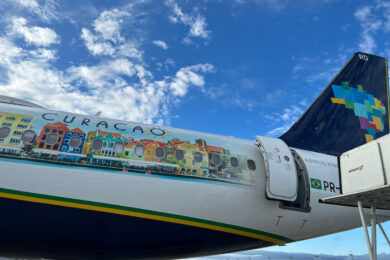 Azul customiza avião para promover novo voo para Curaçao