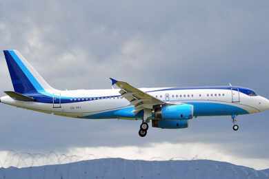 Neymar “dribla” imprensa e mostra avião executivo ACJ320 alugado