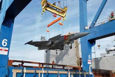 Mais dois caças Gripen da FAB desembarcaram em Santa Catarina